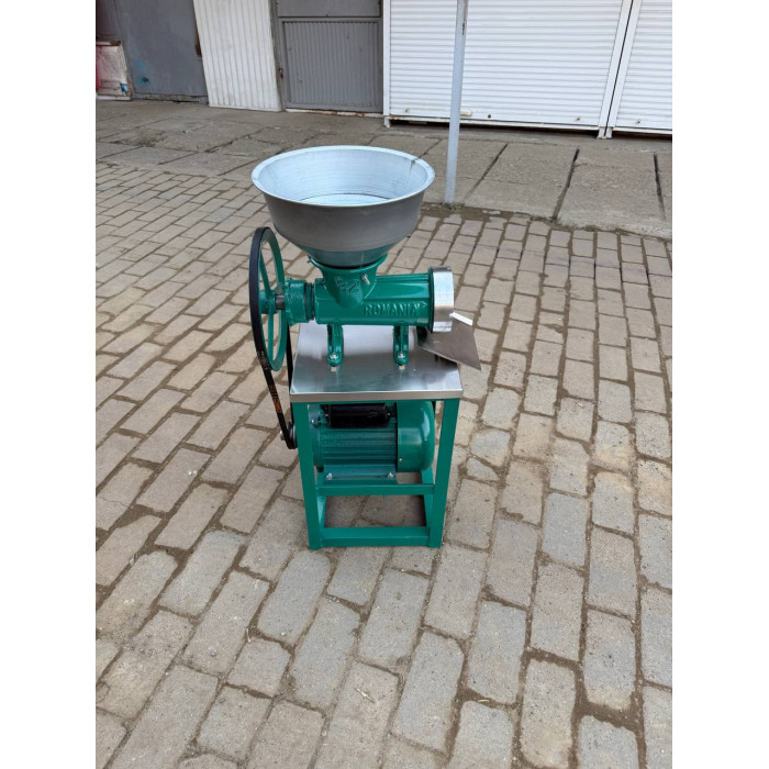 М'ясорубка чавунна 32 промислова з електродвигуном 1.5 квт Електром'ясорубка Romania 32