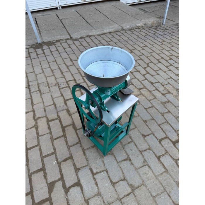 М'ясорубка чавунна 32 промислова з електродвигуном 1.5 квт Електром'ясорубка Romania 32