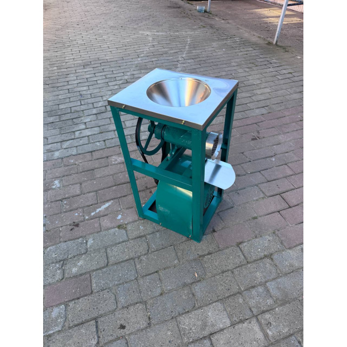 М'ясорубка №32 Fermax MC-FM2 з електродвигуном, металевою рамою, великим вороном, нержавіючою платформою