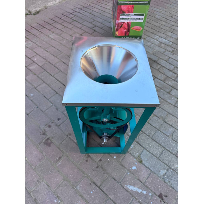 М'ясорубка №32 Fermax MC-FM2 з електродвигуном, металевою рамою, великим вороном, нержавіючою платформою